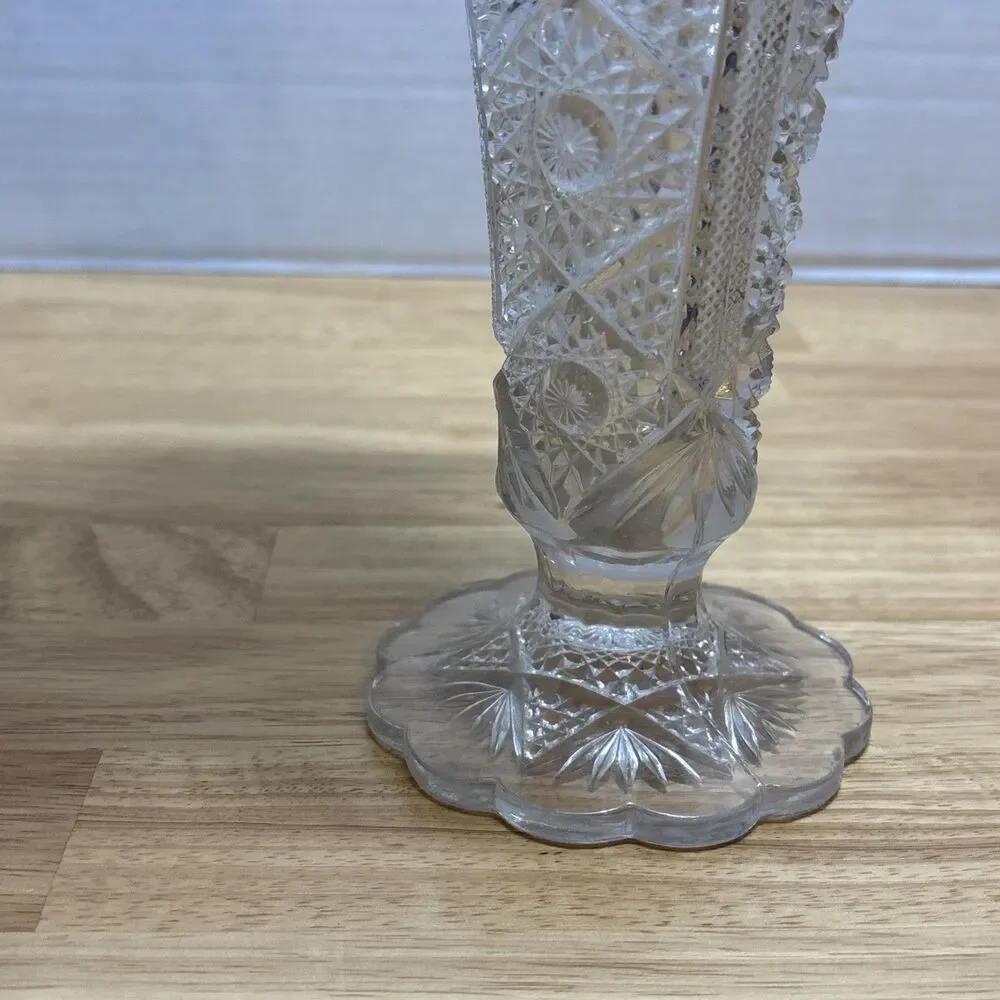 Vintage Clear Cut Glass Diamond Point/Starburst Pattern Scalloped Edge Vase